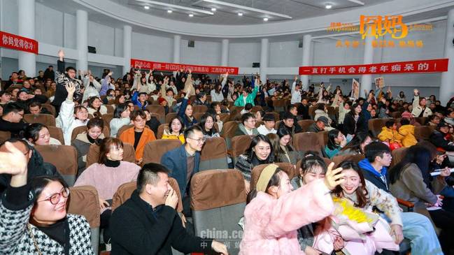 徐崢《囧媽》全國路演南昌溫暖放映 笑迎新春擁抱媽媽